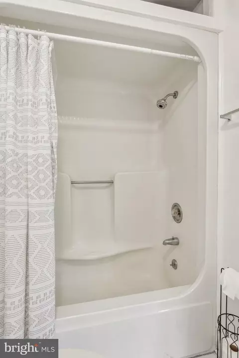 Bath - 5207 Eugene Ave, Baltimore, MD 21206 photo 2 of 3