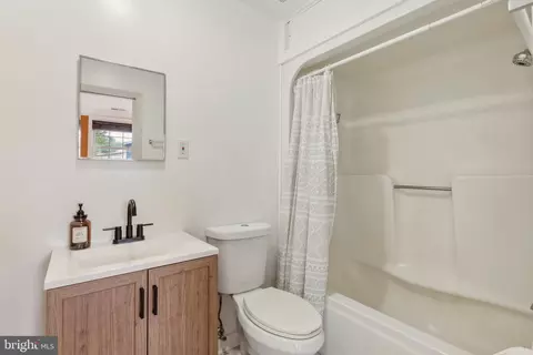 Bath - 5207 Eugene Ave, Baltimore, MD 21206 photo 1 of 3
