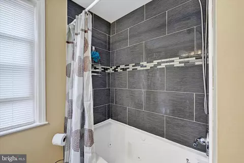 Bath - 2412 W Cold Spring Ln, Baltimore, MD 21215 photo 1 of 2