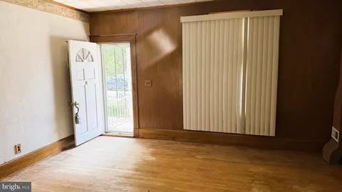 Entry Way - 3726 5th St, Baltimore, MD 21225 photo 1 of 2