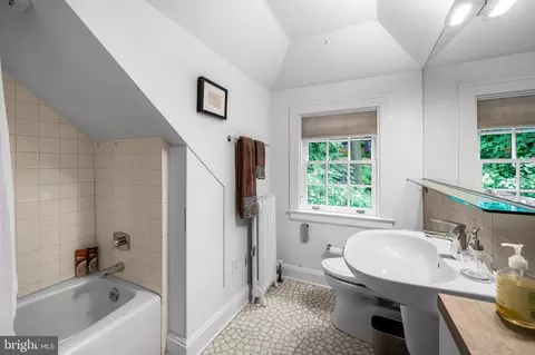 Bath - 111 Deepdene Rd, Baltimore, MD 21210 photo 4 of 4