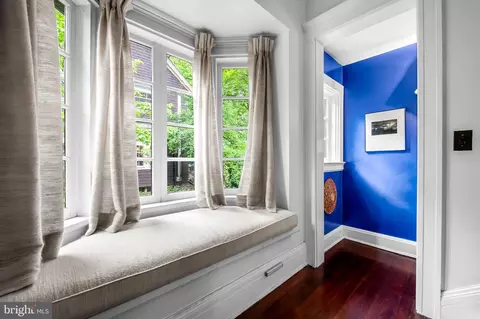 Entry Way - 111 Deepdene Rd, Baltimore, MD 21210 photo 6 of 8