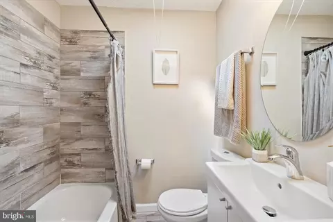 Bath - 3722 Elmora Ave, Baltimore, MD 21213 photo 1 of 1