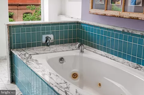Bath - 824 Park Ave, Baltimore, MD 21201 photo 7 of 10