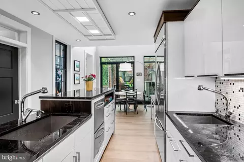 Kitchen - 824 Park Ave, Baltimore, MD 21201 photo 5 of 9