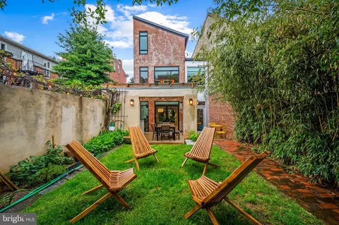 Exterior - 824 Park Ave, Baltimore, MD 21201 photo 8 of 12