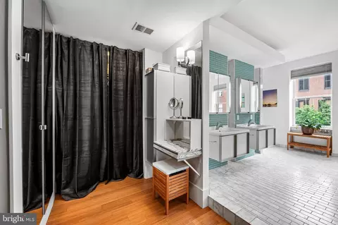 Bath - 824 Park Ave, Baltimore, MD 21201 photo 2 of 10