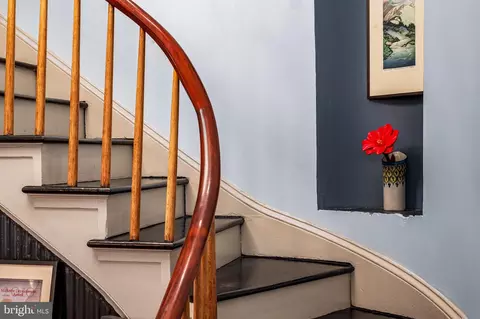 Entry Way - 824 Park Ave, Baltimore, MD 21201 photo 5 of 13