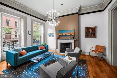 Living - 824 Park Ave, Baltimore, MD 21201 photo 2 of 6