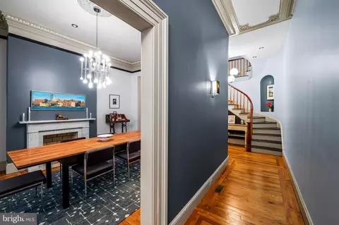Entry Way - 824 Park Ave, Baltimore, MD 21201 photo 2 of 13