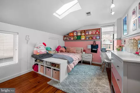 Bedroom - 824 Park Ave, Baltimore, MD 21201 photo 12 of 14