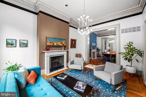 Living - 824 Park Ave, Baltimore, MD 21201 photo 4 of 6
