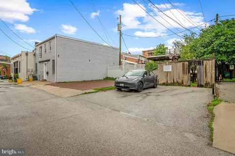 Exterior - 824 Park Ave, Baltimore, MD 21201 photo 10 of 12