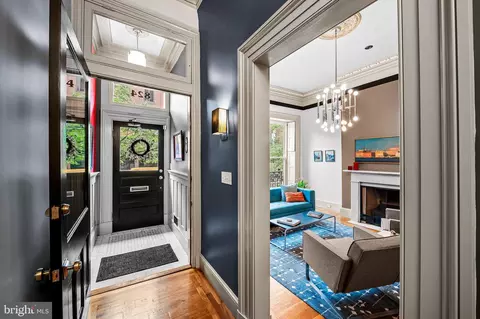 Entry Way - 824 Park Ave, Baltimore, MD 21201 photo 1 of 13