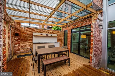 Exterior - 824 Park Ave, Baltimore, MD 21201 photo 4 of 12