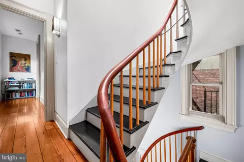 Entry Way - 824 Park Ave, Baltimore, MD 21201 photo 10 of 13