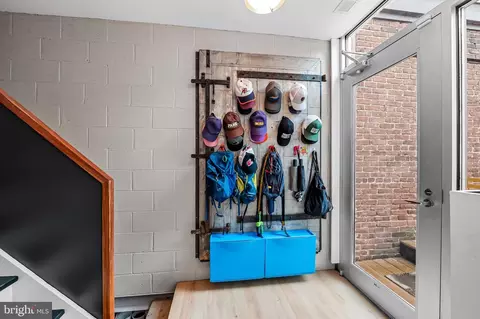 Entry Way - 824 Park Ave, Baltimore, MD 21201 photo 8 of 13