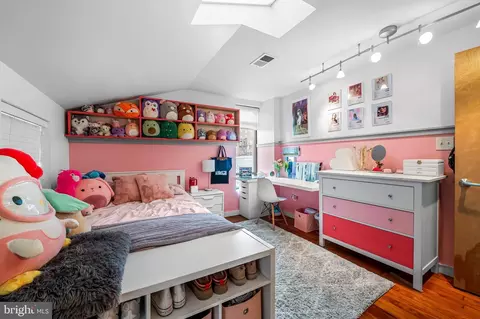 Bedroom - 824 Park Ave, Baltimore, MD 21201 photo 13 of 14