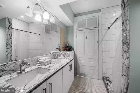 Bath - 824 Park Ave, Baltimore, MD 21201 photo 9 of 10