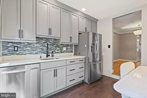 Kitchen - 23 E Montgomery St, Baltimore, MD 21230 photo 2 of 3