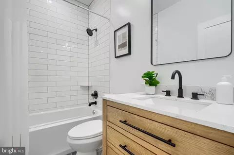 Bath - 3236 Foster Ave, Baltimore, MD 21224 photo 3 of 7