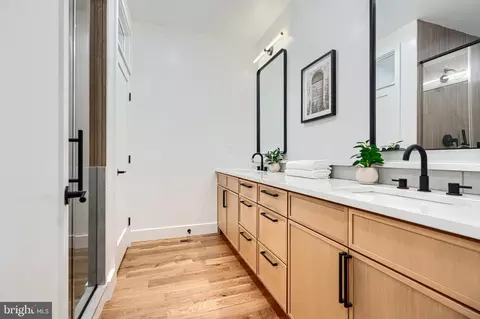 Bath - 3236 Foster Ave, Baltimore, MD 21224 photo 4 of 7