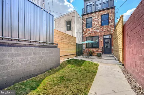 Exterior - 3236 Foster Ave, Baltimore, MD 21224 photo 5 of 7