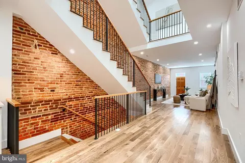 Entry Way - 3236 Foster Ave, Baltimore, MD 21224 photo 12 of 22