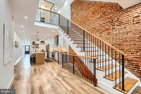 Entry Way - 3236 Foster Ave, Baltimore, MD 21224 photo 3 of 22