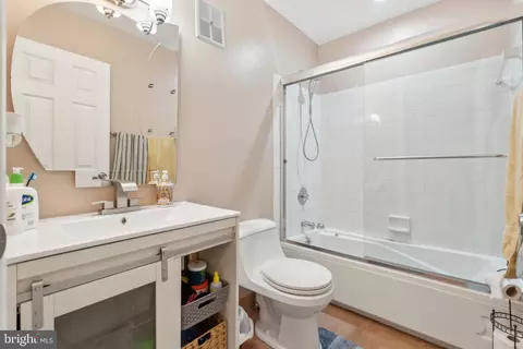 Bath - 2307 Bright Leaf Way, Baltimore, MD 21209 photo 2 of 3