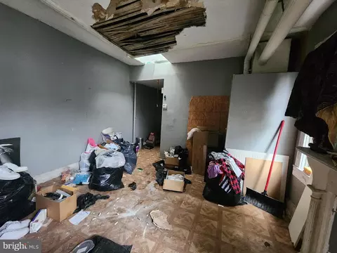 Entry Way - 825 Appleton St, Baltimore, MD 21217 photo 6 of 9