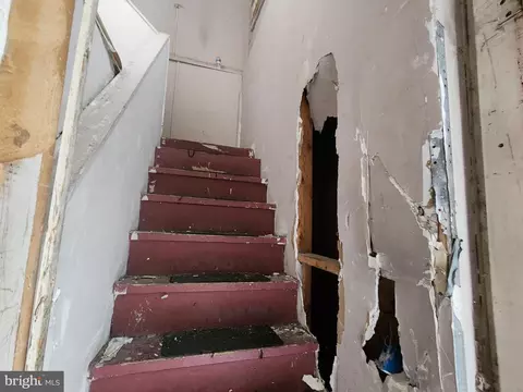 Entry Way - 825 Appleton St, Baltimore, MD 21217 photo 5 of 9