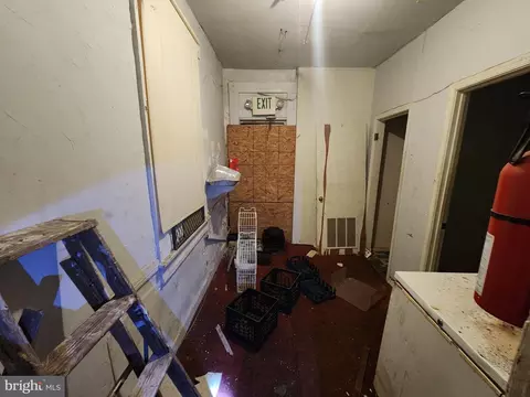Entry Way - 825 Appleton St, Baltimore, MD 21217 photo 3 of 9