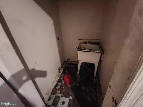 Entry Way - 825 Appleton St, Baltimore, MD 21217 photo 4 of 9