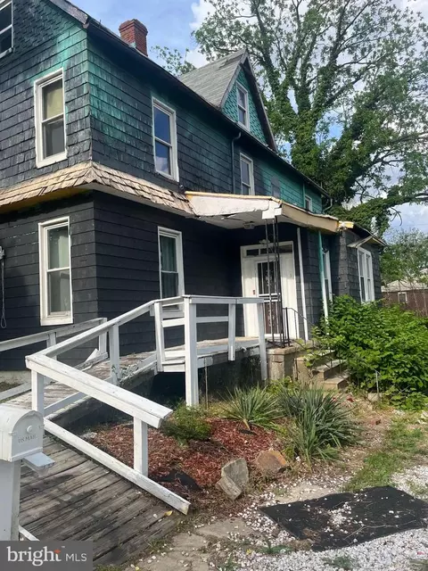 Exterior - 435 S Augusta Ave, Baltimore, MD 21229 photo 1 of 3