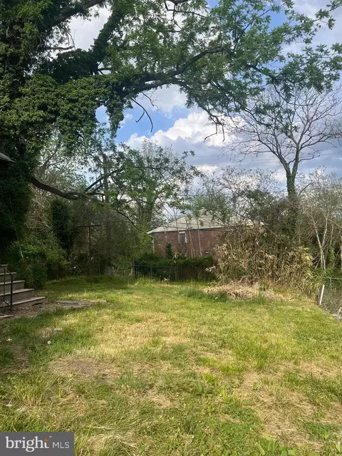 Exterior - 435 S Augusta Ave, Baltimore, MD 21229 photo 2 of 3