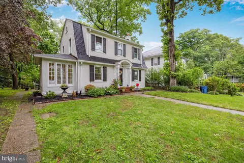 722 Dryden Dr, Baltimore, MD 21229 photo 2