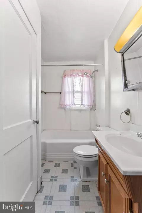 Bath - 3638 Chesterfield Ave, Baltimore, MD 21213 photo 1 of 1
