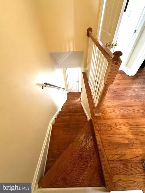 Entry Way - 912 Evesham Ave, Baltimore, MD 21212 photo 4 of 6