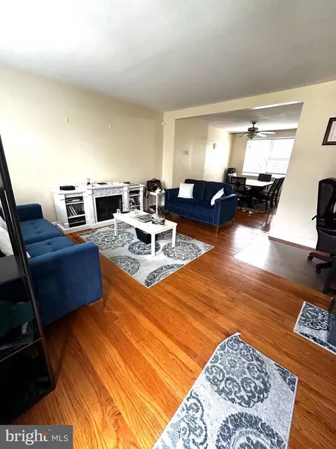 Living - 912 Evesham Ave, Baltimore, MD 21212 photo 1 of 2