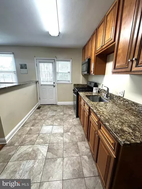 Kitchen - 912 Evesham Ave, Baltimore, MD 21212 photo 4 of 5