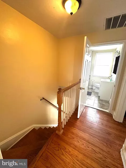 Entry Way - 912 Evesham Ave, Baltimore, MD 21212 photo 3 of 6