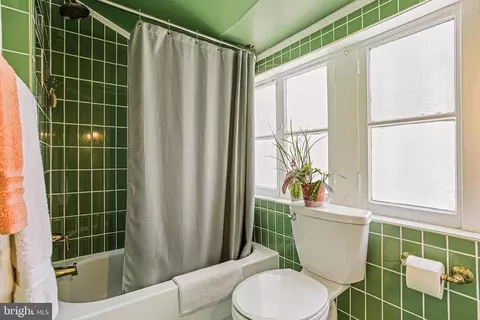 Bath - 109 E Montgomery St, Baltimore, MD 21230 photo 2 of 3