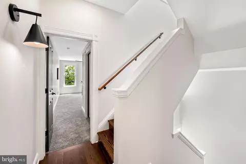 Entry Way - 417 E 22nd St, Baltimore, MD 21218 photo 5 of 8