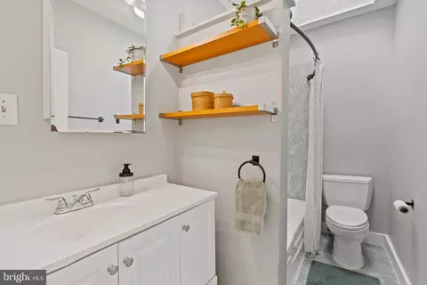 Bath - 606 W 33rd St, Baltimore, MD 21211 photo 1 of 1
