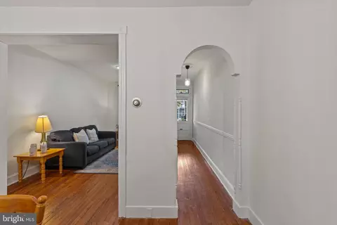 Entry Way - 606 W 33rd St, Baltimore, MD 21211 photo 2 of 2
