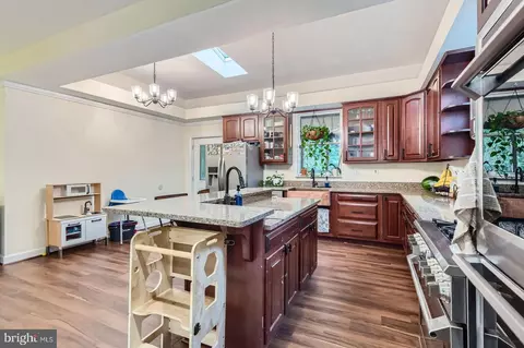 Kitchen - 5622 Pilgrim Rd, Baltimore, MD 21214 photo 1 of 8