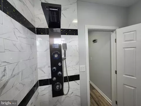 Entry Way - 29 Talbott St, Baltimore, MD 21225 photo 4 of 5