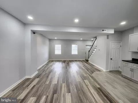 Living - 29 Talbott St, Baltimore, MD 21225 photo 2 of 5