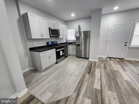 Entry Way - 29 Talbott St, Baltimore, MD 21225 photo 3 of 5